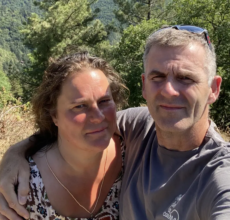 Susanne en Frank van Kiebert Natuurlijk samen op de foto, buiten in de natuur